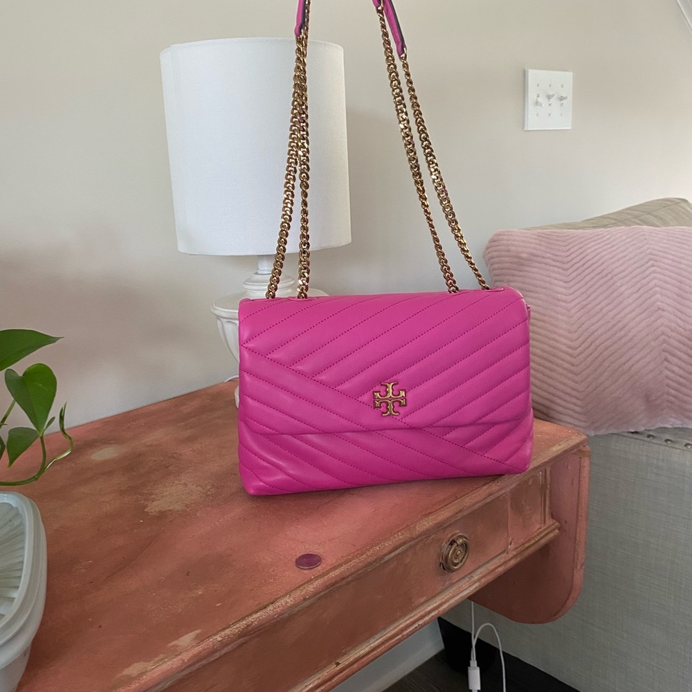 Tory Burch Pink Chevron Quilted Shoulder Bag!!  BARELY used!